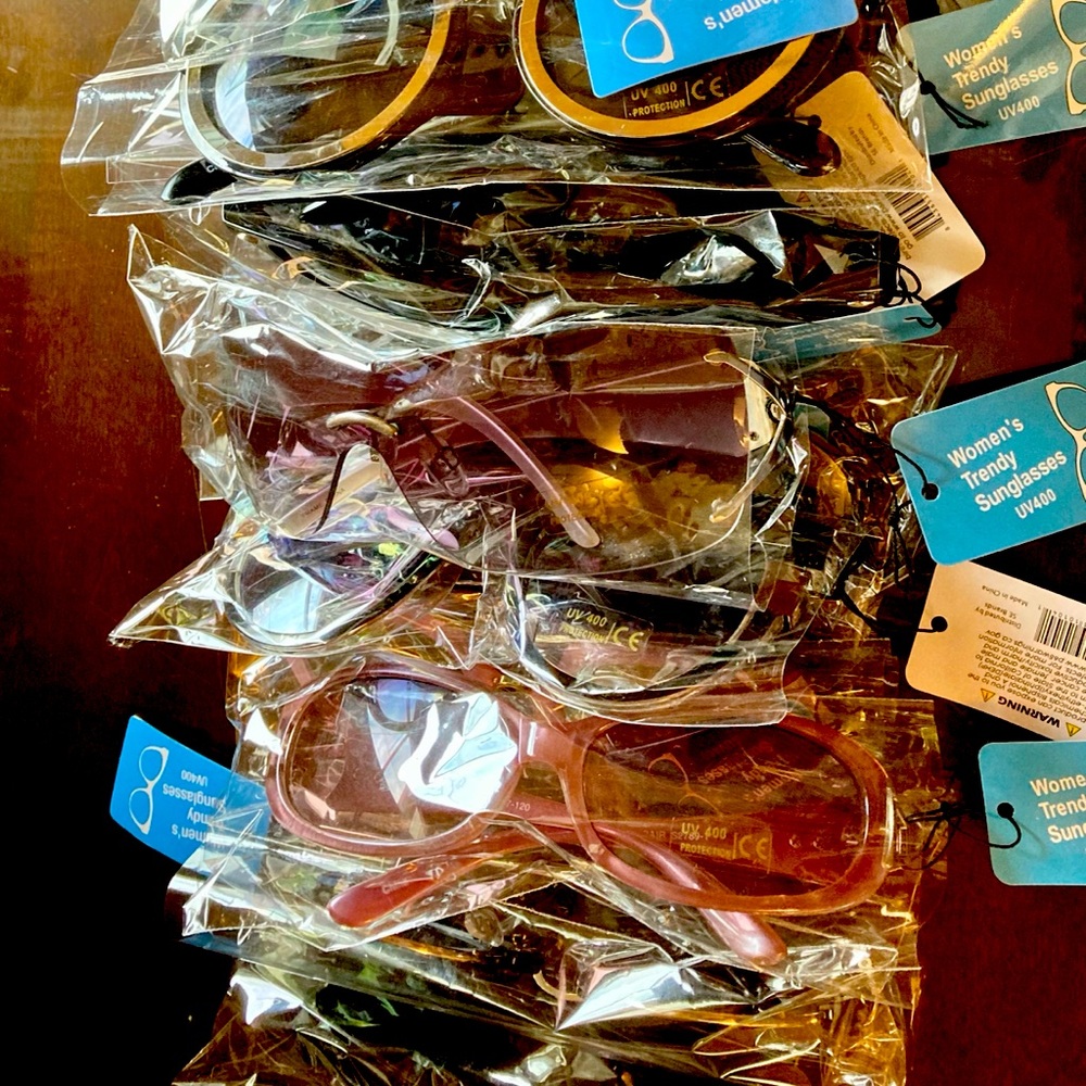Woman’s sunglasses 🕶 lot of 15